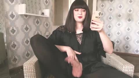 mia_wallase online show from April 23, 2:30 pm