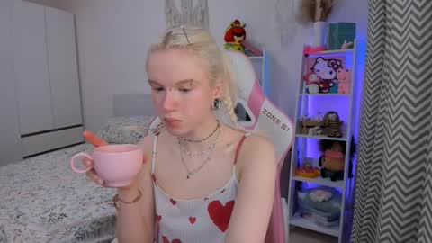 Mia online show from February 10, 3:21 am