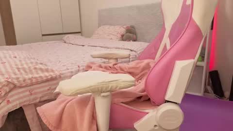 Mia online show from March 2, 7:15 am