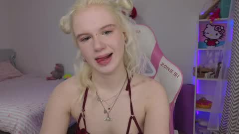 Mia online show from April 11, 3:22 am