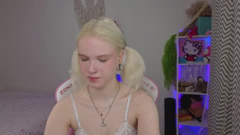 Mia online show from April 15, 3:24 am