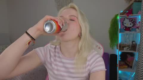 Mia online show from April 21, 3:35 am