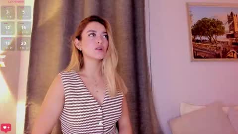 Mia White  online show from October 30, 1:01 pm