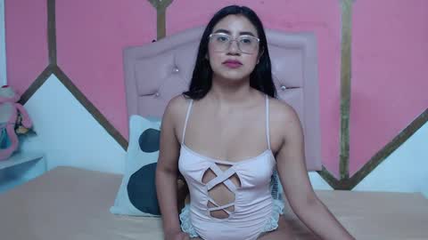 Mia online show from October 20, 11:21 am