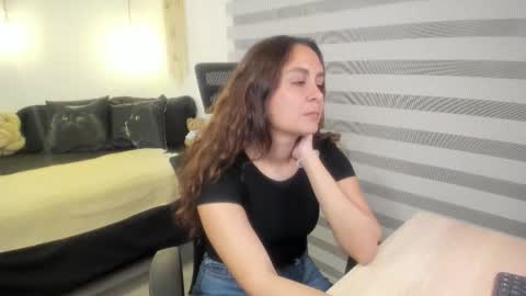 Snapshot of mia_xgray chatting on November 10, 10:42 pm Mia online show from November 10, 10:42 pm