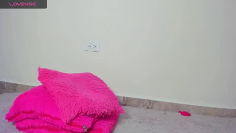 MIA INDEPENDENT MODEL  online show from January 14, 8:41 am