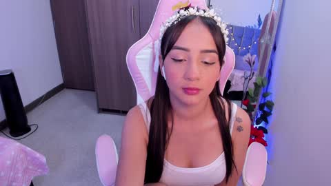 Snapshot of miaa_06 chatting on January 16, 2:51 am mia  nicolle online show from January 16, 2:51 am