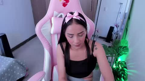 Snapshot of miaa_06 chatting on March 3, 4:46 pm mia  nicolle online show from March 3, 4:46 pm