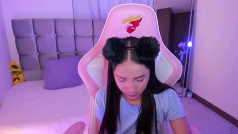 Snapshot of miaa_06 chatting on September 18, 11:18 pm mia  nicolle online show from September 18, 11:18 pm