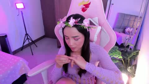 Snapshot of miaa_06 chatting on October 19, 1:39 am mia  nicolle online show from October 19, 1:39 am