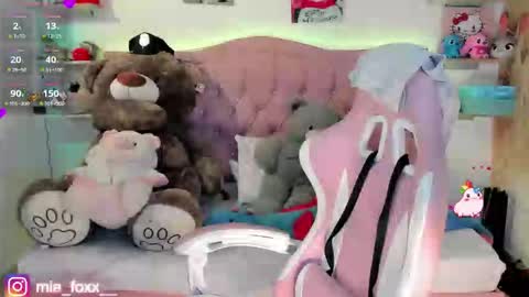 Mia online show from February 28, 11:28 pm