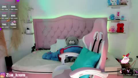 Mia online show from May 7, 9:09 pm