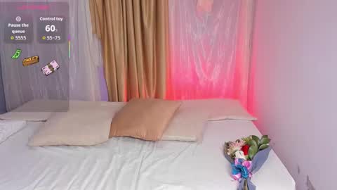 Mia online show from March 9, 3:38 pm