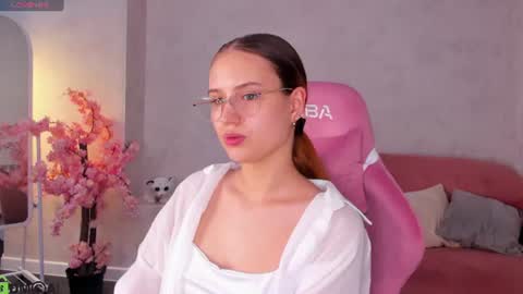 Snapshot of miaa_hill chatting on June 16, 11:02 am Mia online show from June 16, 11:02 am