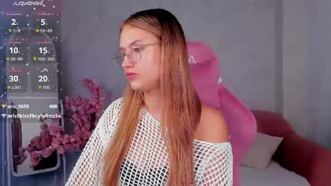 Snapshot of miaa_hill chatting on June 27, 12:22 pm Mia online show from June 27, 12:22 pm