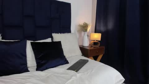 Mia online show from February 12, 2:21 pm