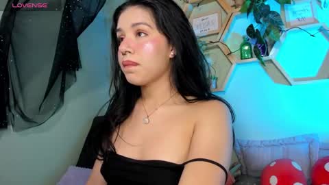 Snapshot of miaa_rose__ chatting on December 15, 5:23 am Miaa online show from December 15, 5:23 am