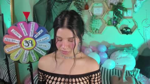 Snapshot of miaa_rose__ chatting on February 11, 3:18 am Miaa online show from February 11, 3:18 am