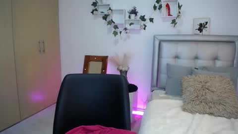 miaa_star_1x online show from November 15, 11:40 am