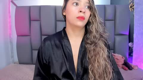 Mia online show from February 1, 12:05 pm