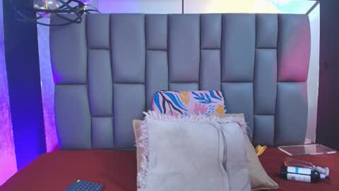 Mia online show from September 11, 12:05 pm