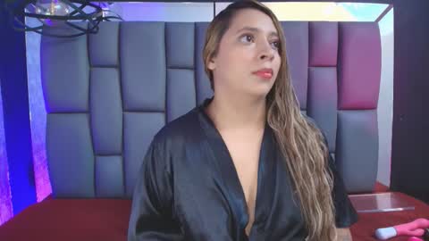 Mia online show from September 19, 12:06 pm