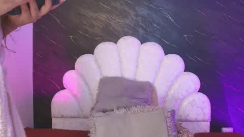 Mia online show from March 28, 12:05 pm