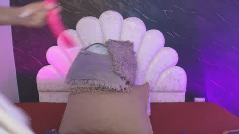 Mia online show from April 21, 12:11 pm