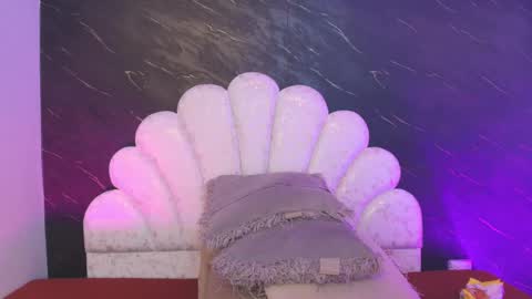 Snapshot of miaabrown__ chatting on April 25, 12:08 pm Mia online show from April 25, 12:08 pm