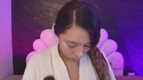Snapshot of miaabrown__ chatting on May 7, 12:10 pm Mia online show from May 7, 12:10 pm