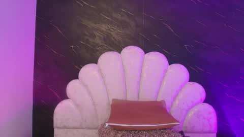 Snapshot of miaabrown__ chatting on May 16, 12:04 pm Mia online show from May 16, 12:04 pm