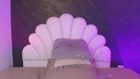 Snapshot of miaabrown__ chatting on May 20, 12:00 pm Mia online show from May 20, 12:00 pm