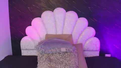 Snapshot of miaabrown__ chatting on May 27, 12:02 pm Mia online show from May 27, 12:02 pm