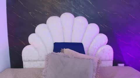 Snapshot of miaabrown__ chatting on June 2, 12:07 pm Mia online show from June 2, 12:07 pm