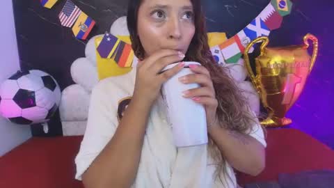 Snapshot of miaabrown__ chatting on June 19, 12:09 pm Mia online show from June 19, 12:09 pm