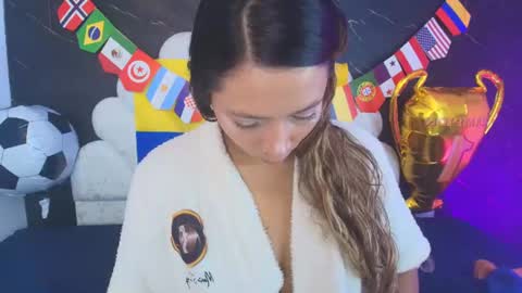 Snapshot of miaabrown__ chatting on June 24, 12:04 pm Mia online show from June 24, 12:04 pm