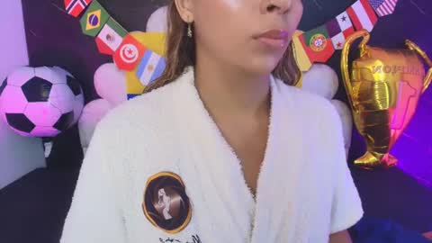 Snapshot of miaabrown__ chatting on June 25, 11:59 am Mia online show from June 25, 11:59 am