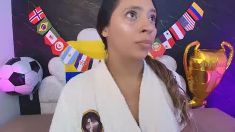 Snapshot of miaabrown__ chatting on June 27, 12:10 pm Mia online show from June 27, 12:10 pm