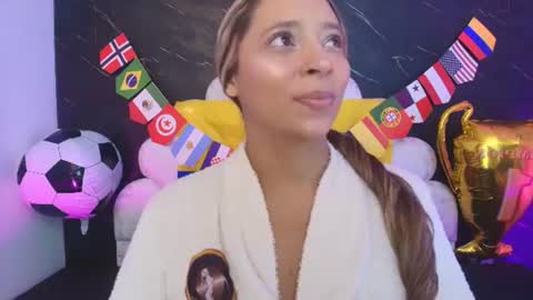 Snapshot of miaabrown__ chatting on June 30, 12:06 pm Mia online show from June 30, 12:06 pm