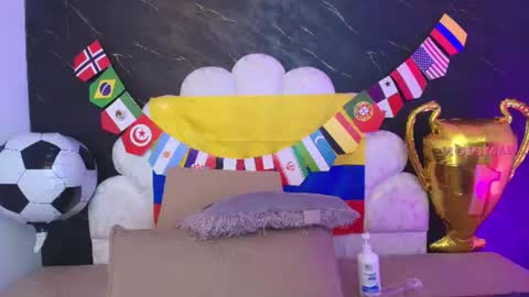 Snapshot of miaabrown__ chatting on July 1, 12:07 pm Mia online show from July 1, 12:07 pm