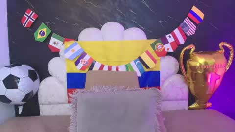 Snapshot of miaabrown__ chatting on July 3, 12:11 pm Mia online show from July 3, 12:11 pm