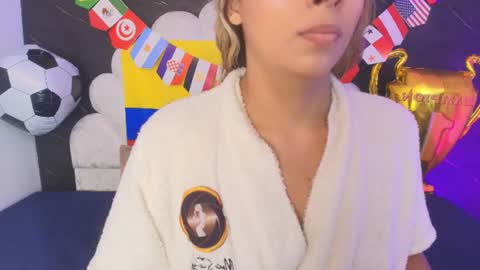 Snapshot of miaabrown__ chatting on July 16, 12:00 pm Mia online show from July 16, 12:00 pm