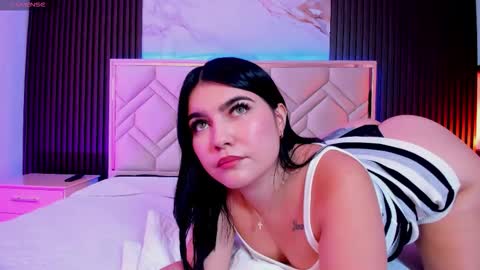 Snapshot of miaafarrel chatting on September 9, 7:35 pm Miaa Farrel online show from September 9, 7:35 pm
