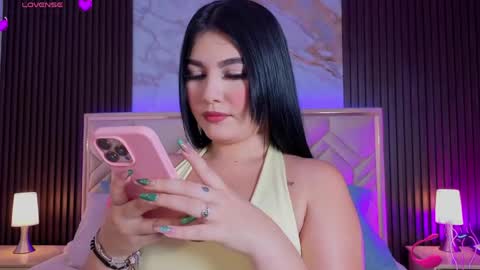 Snapshot of miaafarrel chatting on June 2, 7:05 pm Miaa Farrel online show from June 2, 7:05 pm