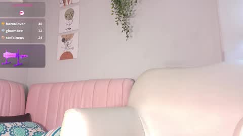 miaaffox online show from February 28, 10:05 am