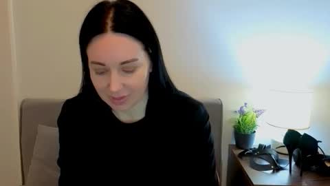 Mia online show from March 18, 4:21 pm