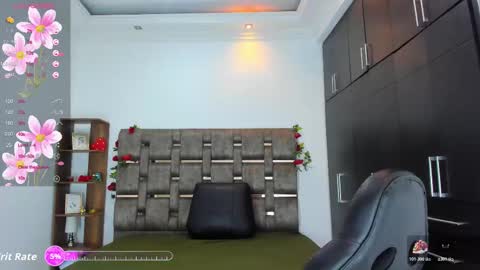 MIA LOVE online show from October 24, 11:50 am