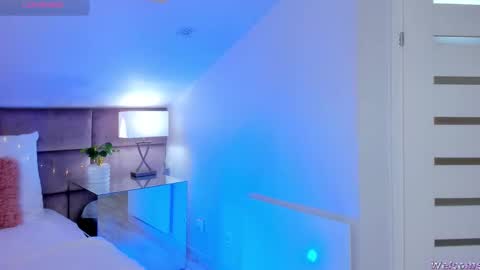 Mia online show from November 20, 9:03 pm