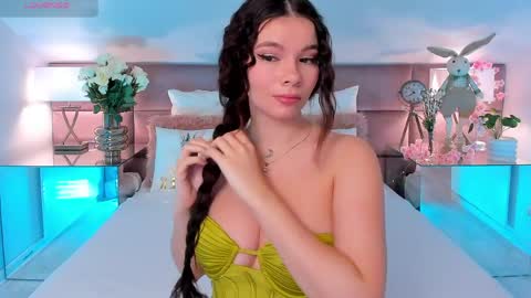 Mia online show from April 4, 7:11 pm