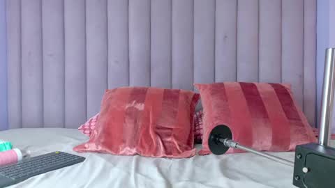 miaanderson__ online show from April 27, 9:13 pm
